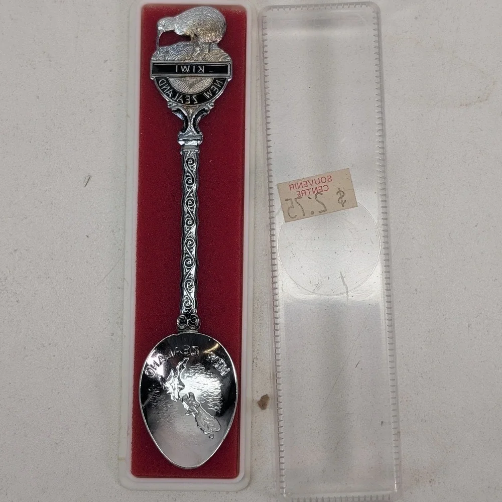 Peak CHCH New Zealand Kiwi Bird Souvenir Collector Spoon Silver Tone Map Bowl